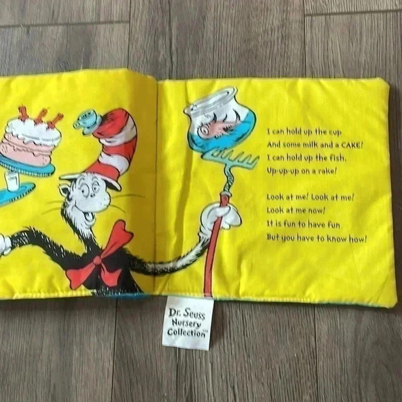 ❤️Free❤️Dr  Seuss Nursery Book’ The Cat in the Hat’ - Picture 2 of 3